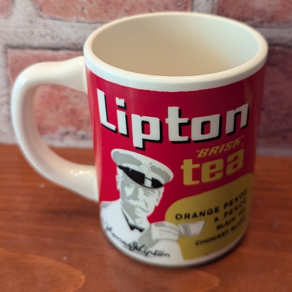 VTG Lipton Tea Ceramic Mug Featuring Thomas Lipton USA Red & Gold Collectable